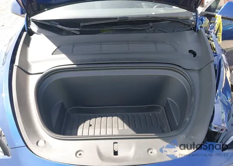 2023 Tesla Model Y Awd/Long Range Dual Motor All-Wheel Drive z USA, uszkodzony, nr VIN 7SAYGDEE7PF702051